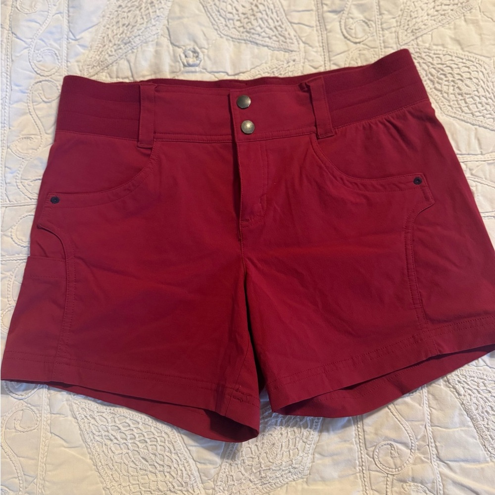 Women's title nine 5” Clamber short, great condition